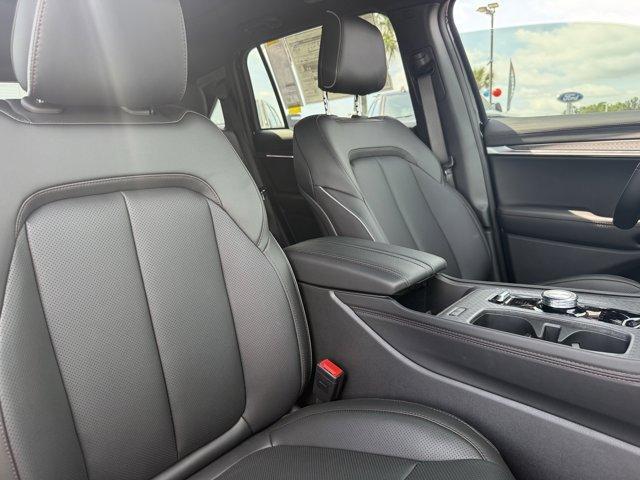 new 2025 Jeep Wagoneer S car