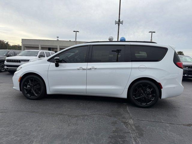 new 2024 Chrysler Pacifica car, priced at $47,580