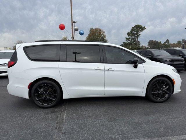 new 2024 Chrysler Pacifica car, priced at $47,580