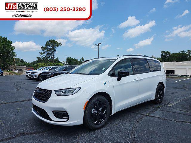 new 2024 Chrysler Pacifica Hybrid car, priced at $55,047