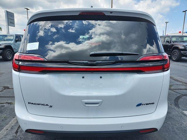 new 2024 Chrysler Pacifica Hybrid car, priced at $56,047