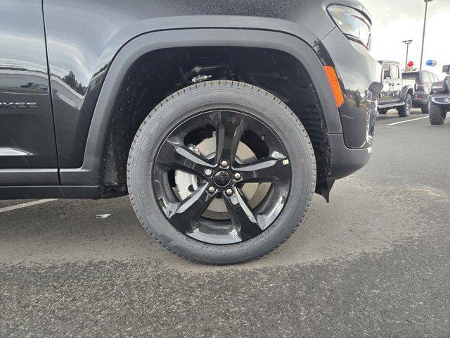 new 2025 Jeep Grand Cherokee car, priced at $42,230