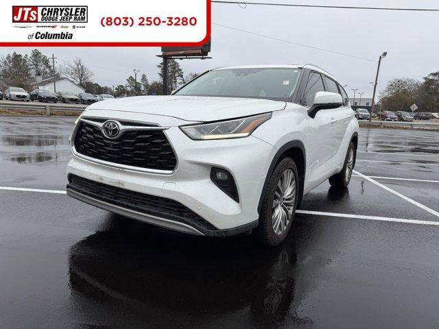 used 2022 Toyota Highlander car, priced at $39,990