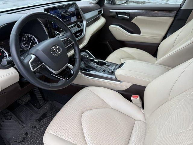 used 2022 Toyota Highlander car, priced at $39,990