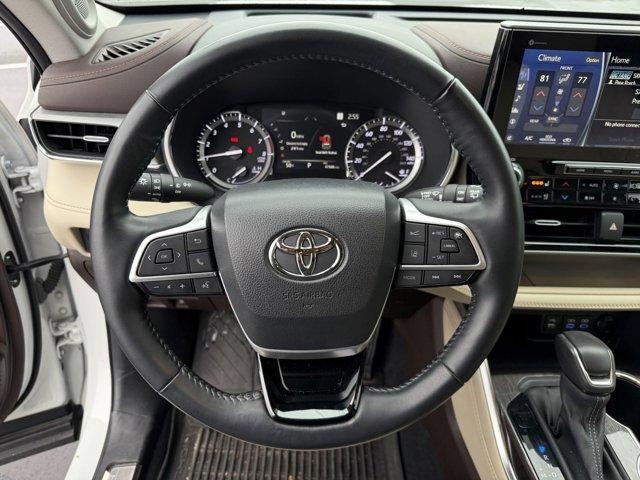 used 2022 Toyota Highlander car, priced at $39,990