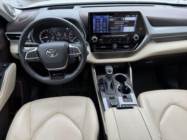 used 2022 Toyota Highlander car, priced at $39,990