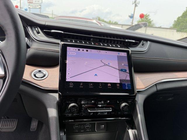 new 2025 Jeep Grand Cherokee car, priced at $59,083
