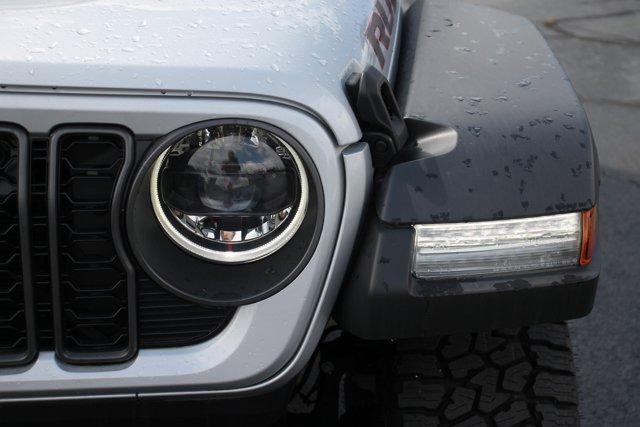 new 2024 Jeep Gladiator car, priced at $59,366