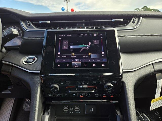 new 2025 Jeep Grand Cherokee car, priced at $39,172
