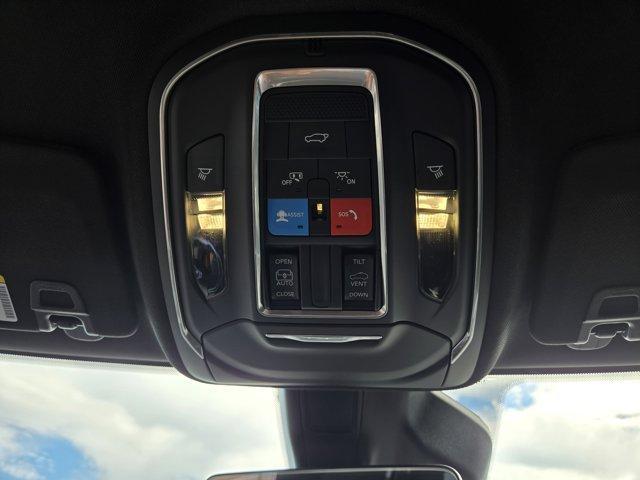 new 2025 Jeep Grand Cherokee car, priced at $39,172