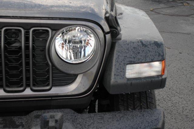 new 2024 Jeep Gladiator car, priced at $41,565