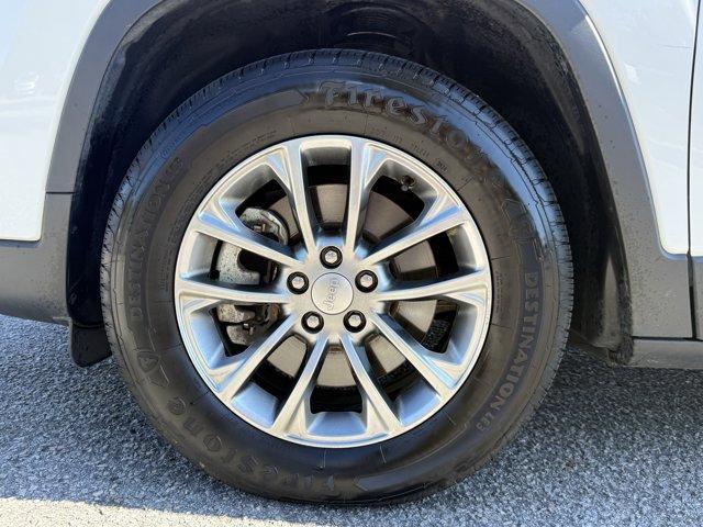 used 2021 Jeep Cherokee car, priced at $18,990