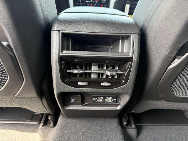 new 2025 Jeep Grand Cherokee car, priced at $42,170