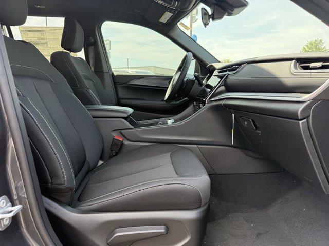 new 2025 Jeep Grand Cherokee car, priced at $42,170