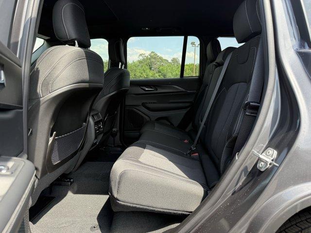 new 2025 Jeep Grand Cherokee car, priced at $42,170