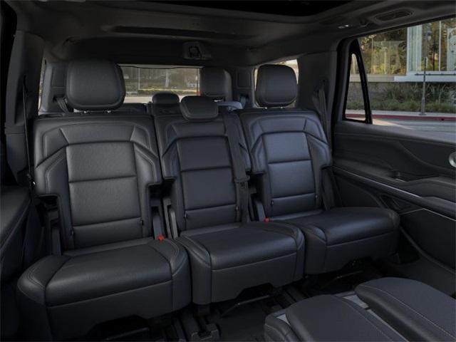 new 2025 Lincoln Navigator car, priced at $106,685