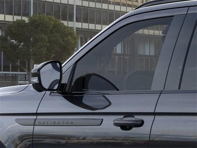 new 2025 Lincoln Navigator car, priced at $106,685