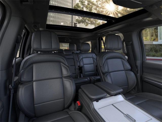 new 2025 Lincoln Navigator car, priced at $106,685
