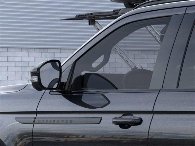 new 2025 Lincoln Navigator car, priced at $105,275