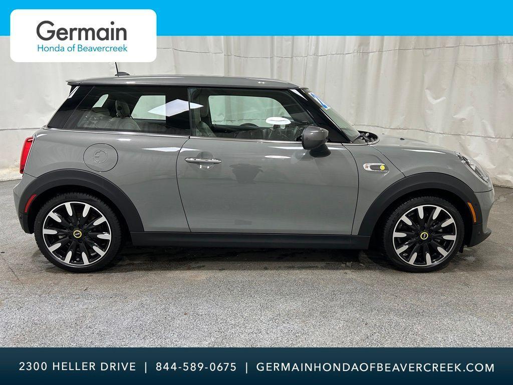 used 2021 MINI SE Hardtop car, priced at $21,404