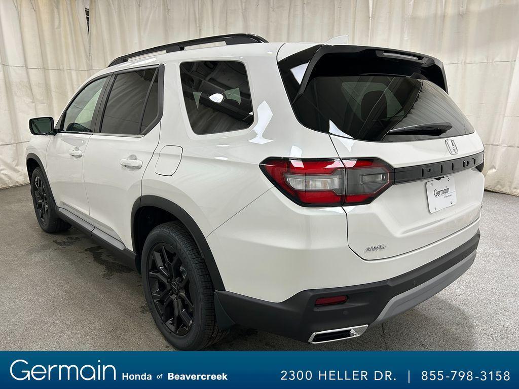 new 2025 Honda Pilot car, priced at $49,666