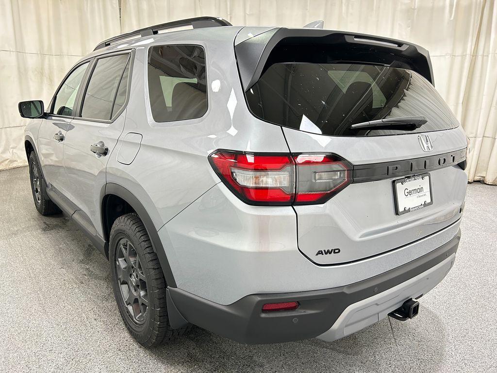 new 2025 Honda Pilot car, priced at $48,332