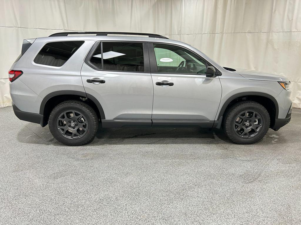 new 2025 Honda Pilot car, priced at $48,332