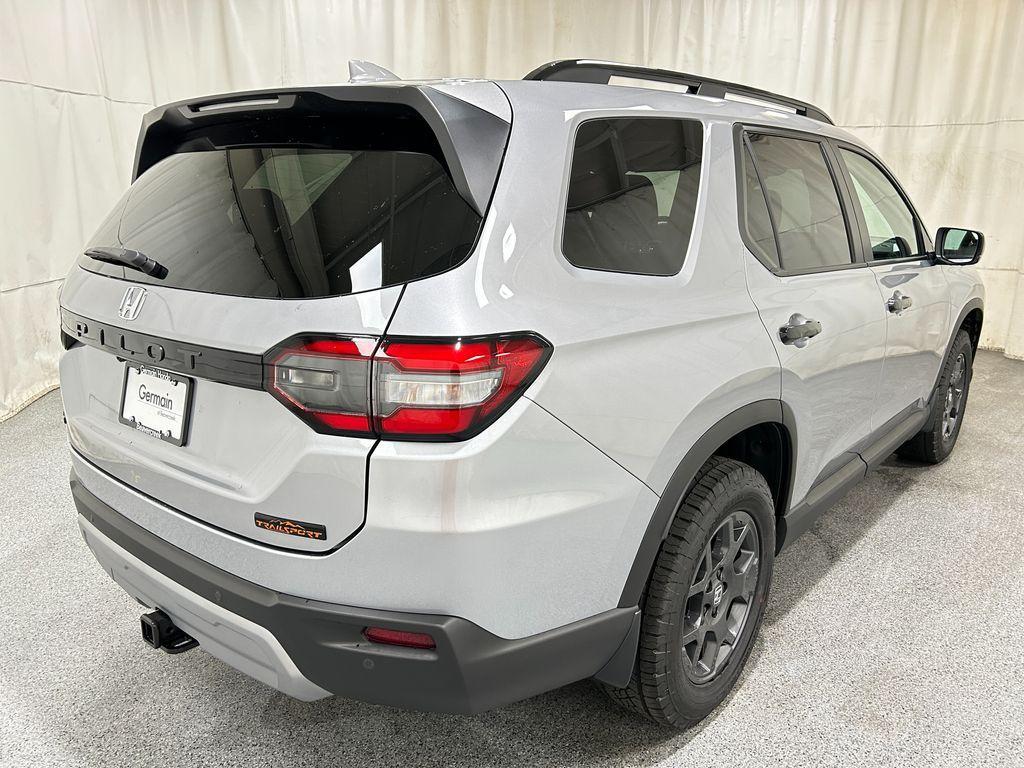 new 2025 Honda Pilot car, priced at $48,332