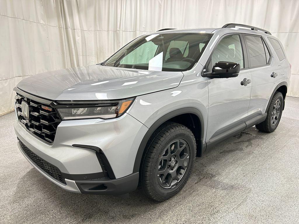 new 2025 Honda Pilot car, priced at $48,332
