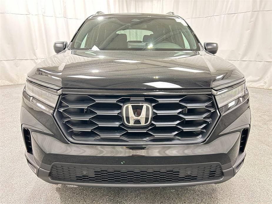 new 2025 Honda Pilot car, priced at $42,707