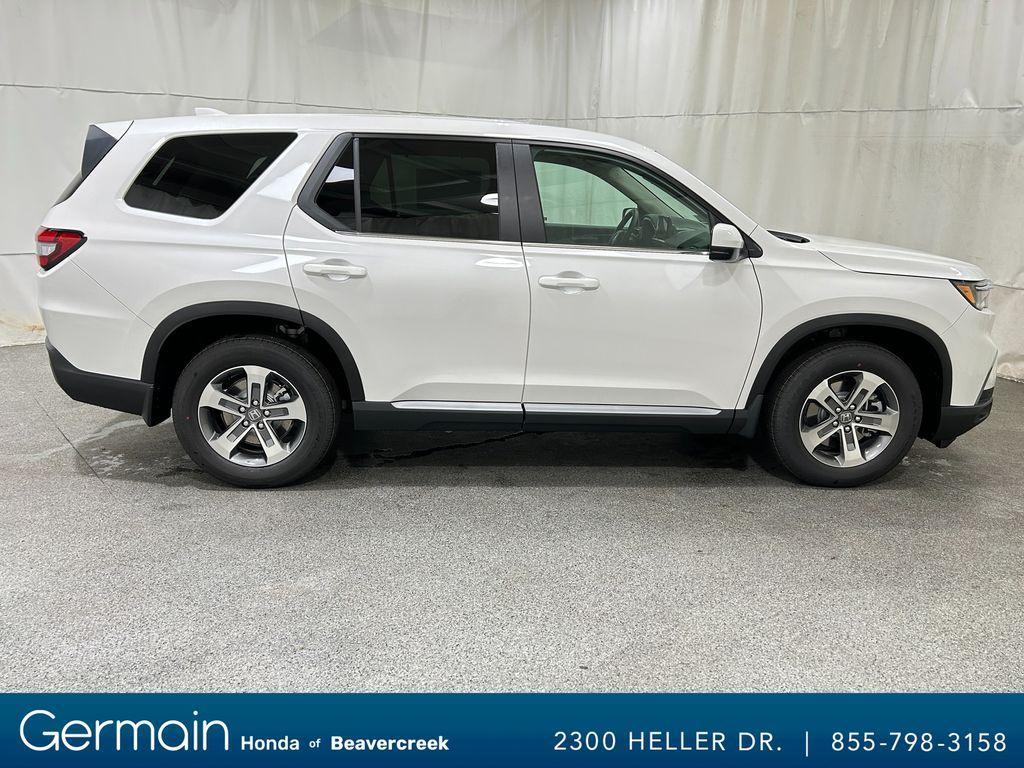 new 2025 Honda Pilot car, priced at $45,195