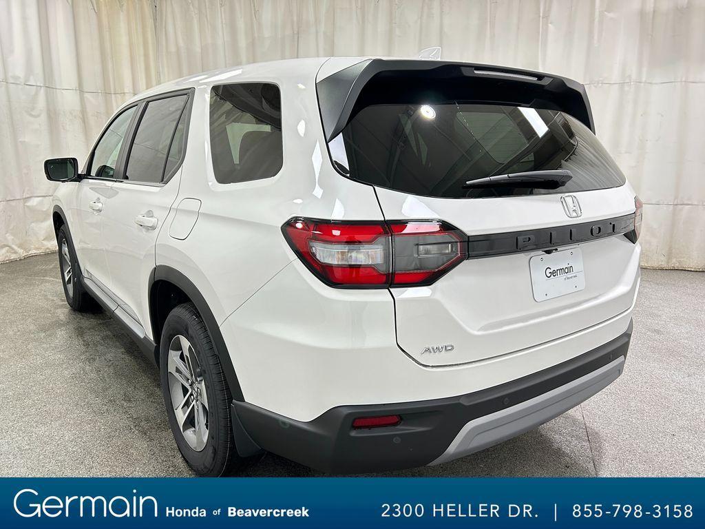new 2025 Honda Pilot car, priced at $45,195