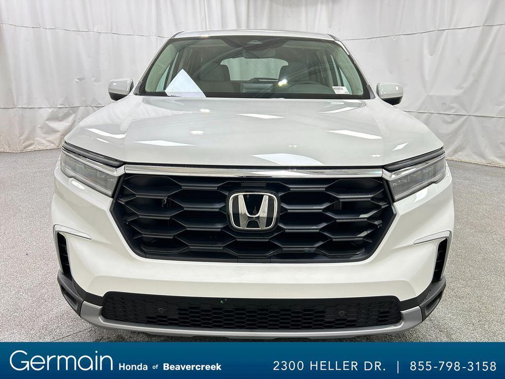new 2025 Honda Pilot car, priced at $45,195