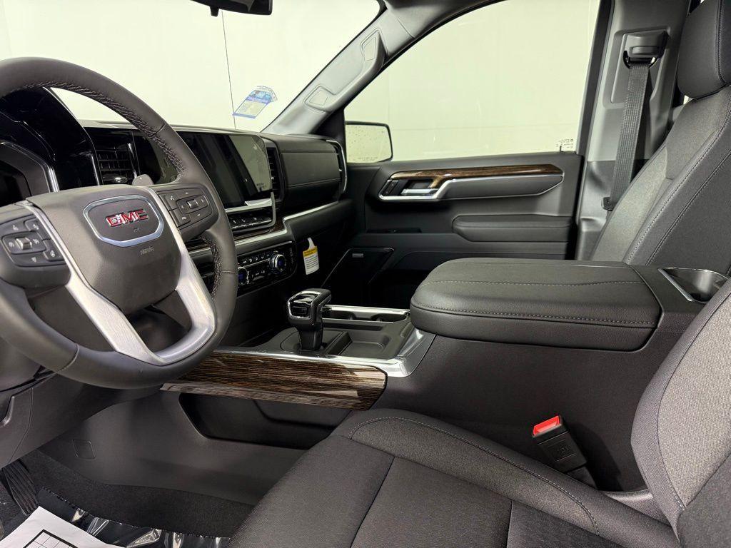 new 2025 GMC Sierra 1500 car, priced at $62,405