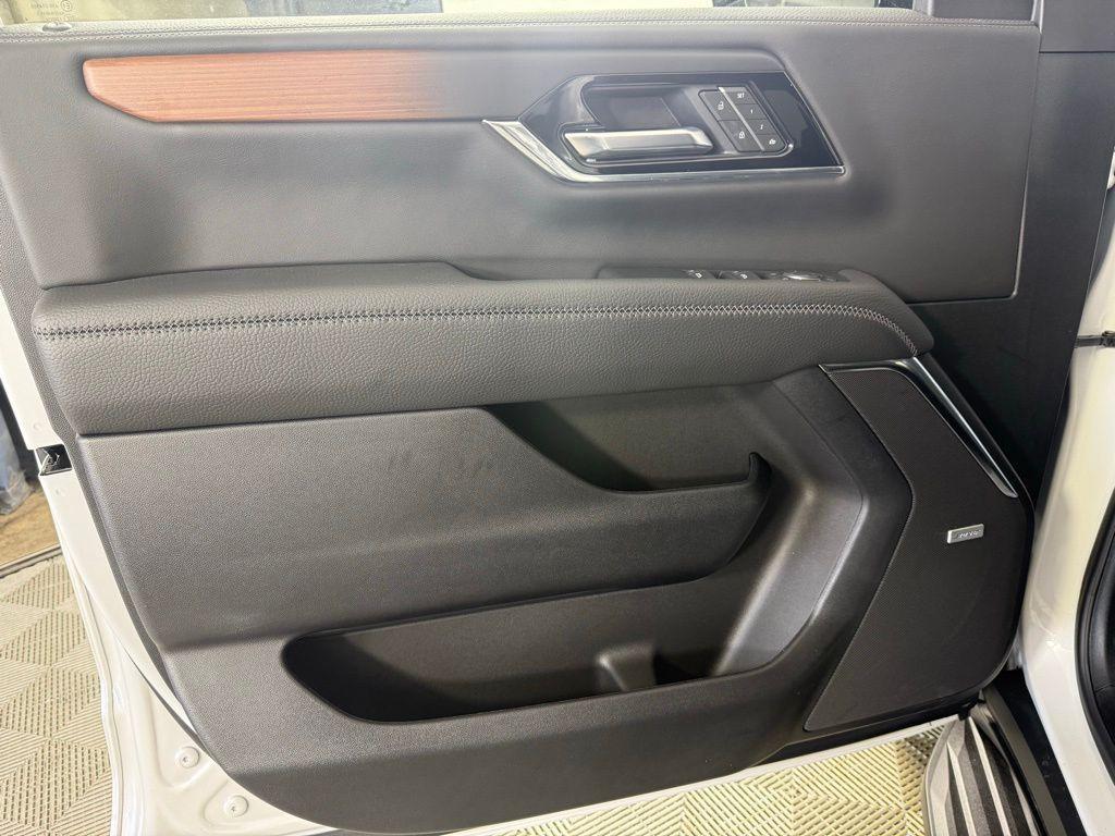 new 2025 GMC Yukon XL car