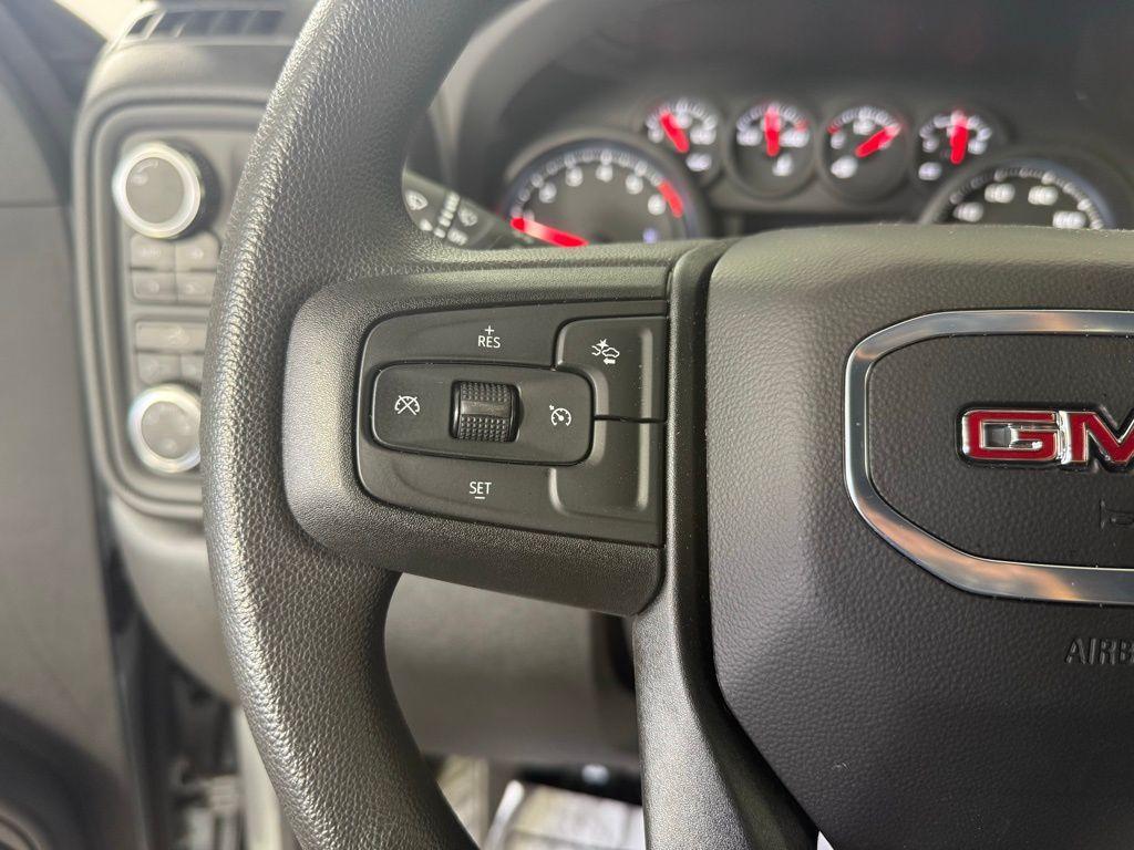 new 2025 GMC Sierra 1500 car, priced at $40,220