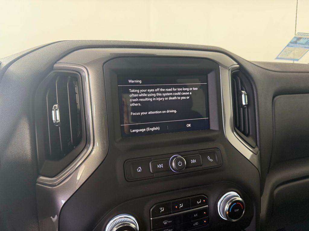 new 2025 GMC Sierra 1500 car, priced at $40,220