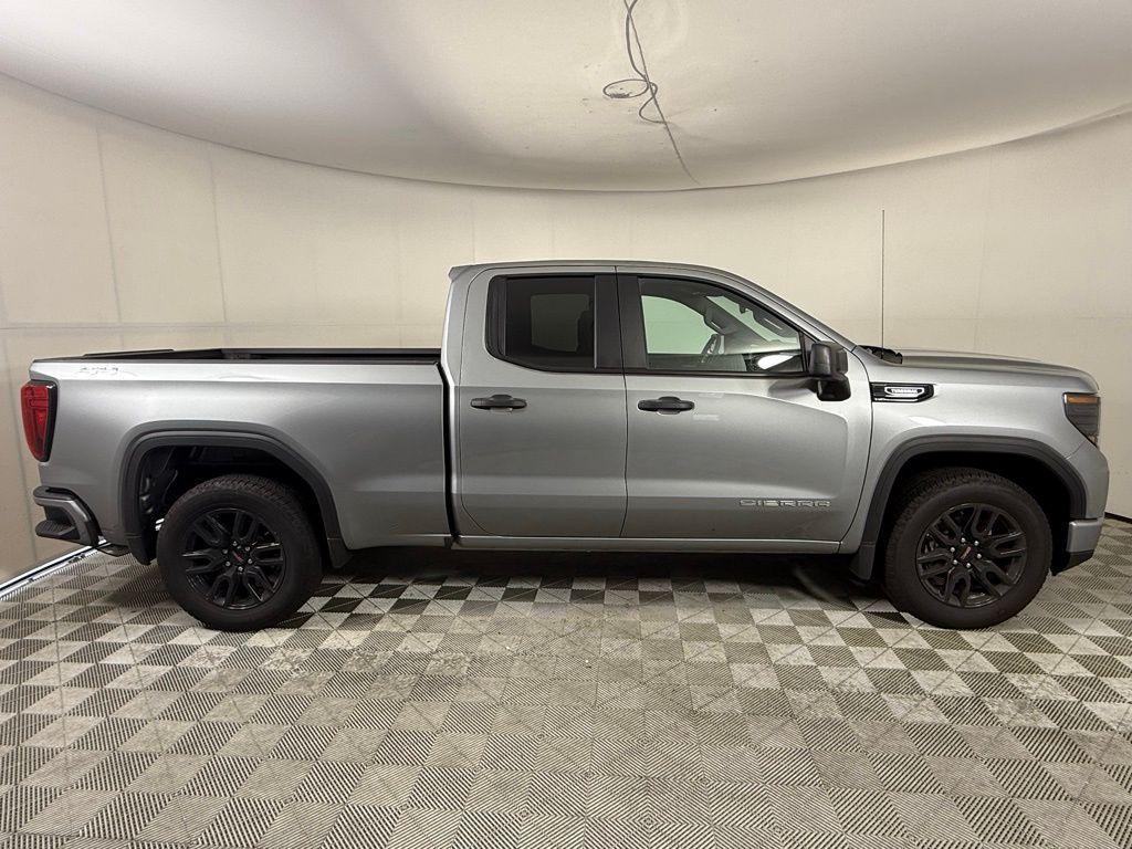 new 2025 GMC Sierra 1500 car, priced at $40,220