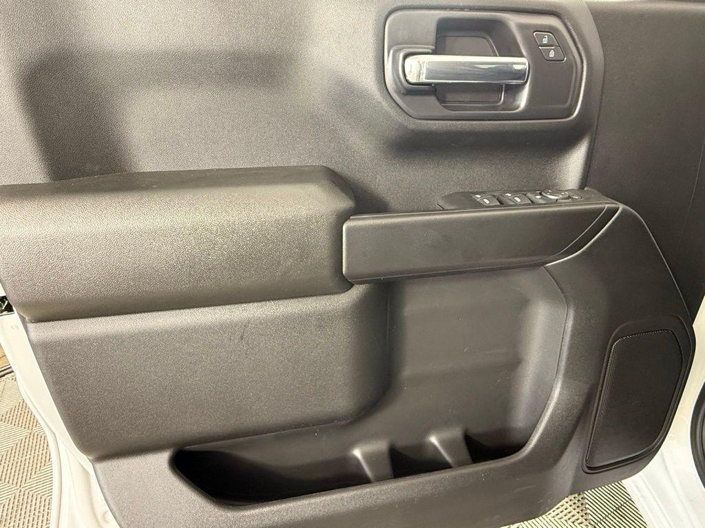 new 2025 GMC Sierra 1500 car, priced at $46,330