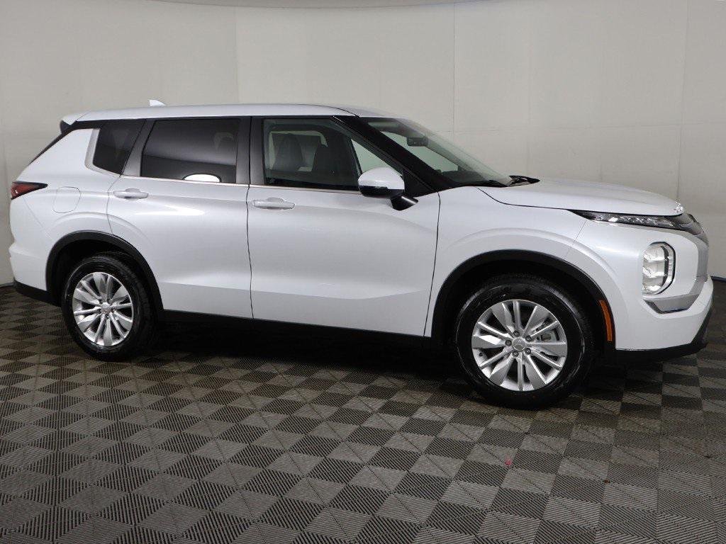 new 2025 Mitsubishi Outlander car, priced at $28,540