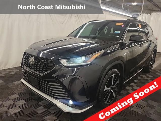 used 2022 Toyota Highlander car, priced at $34,993