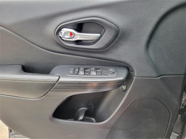 used 2015 Jeep Cherokee car, priced at $9,490