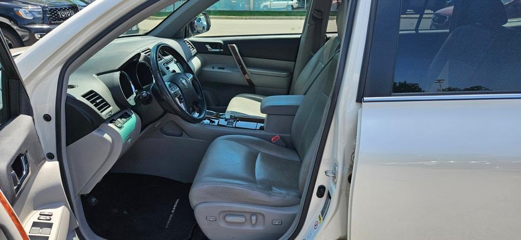 used 2013 Toyota Highlander car, priced at $16,325