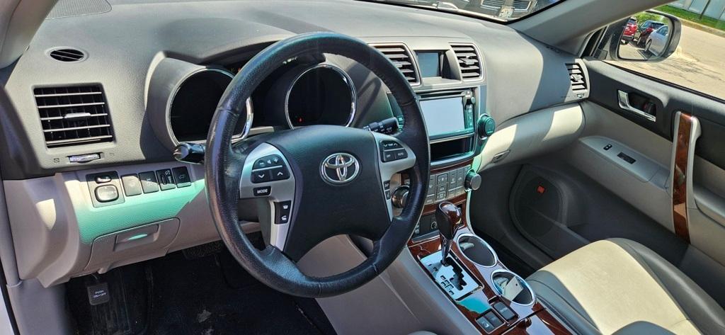 used 2013 Toyota Highlander car, priced at $16,325
