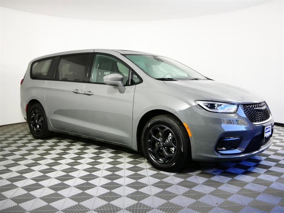 used 2022 Chrysler Pacifica Hybrid car, priced at $33,999