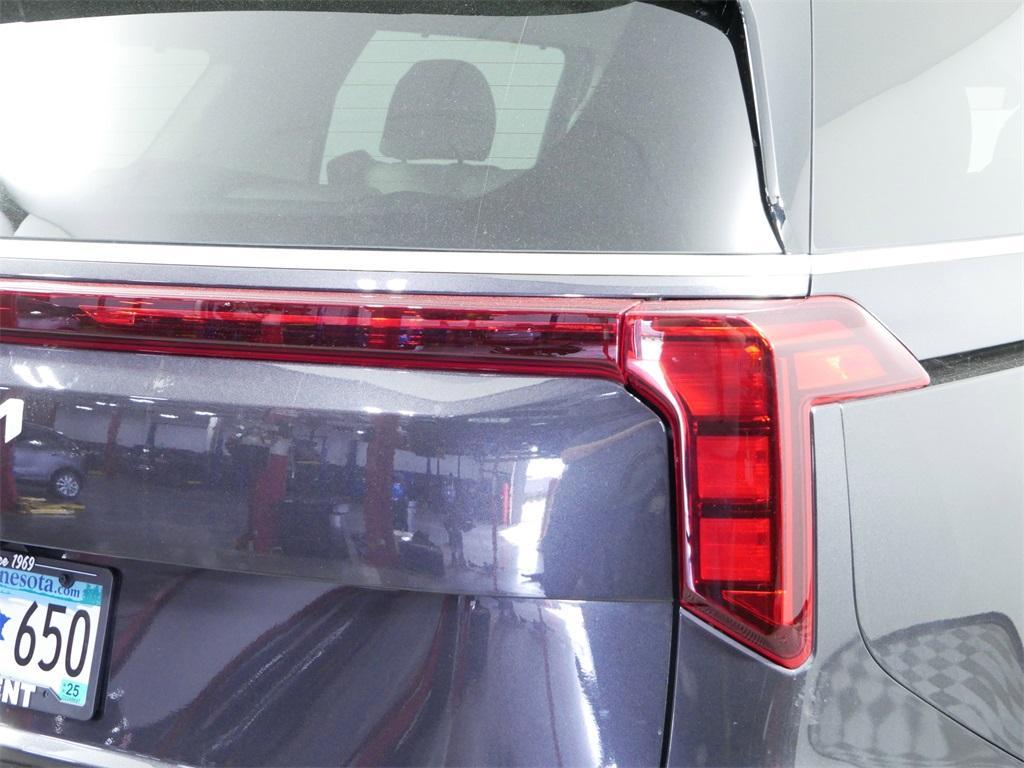 used 2025 Kia Carnival car, priced at $39,944