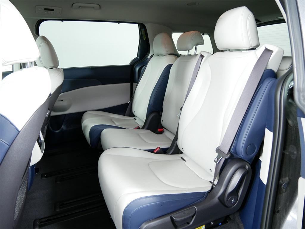 used 2025 Kia Carnival car, priced at $39,944