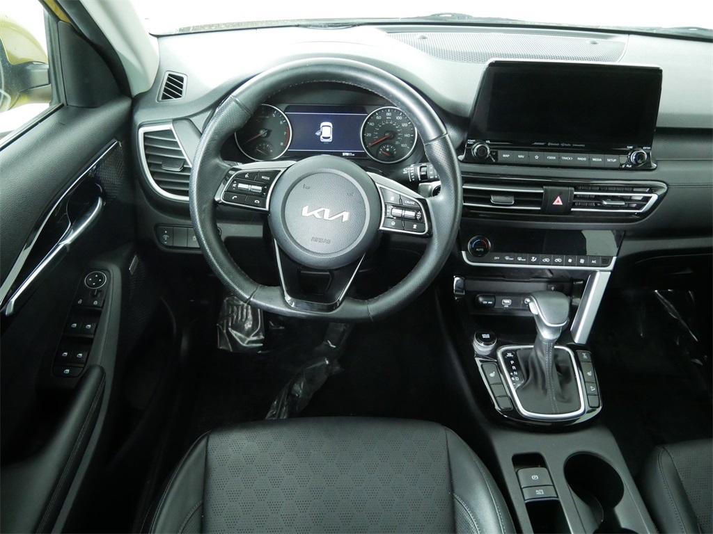 used 2023 Kia Seltos car, priced at $22,282