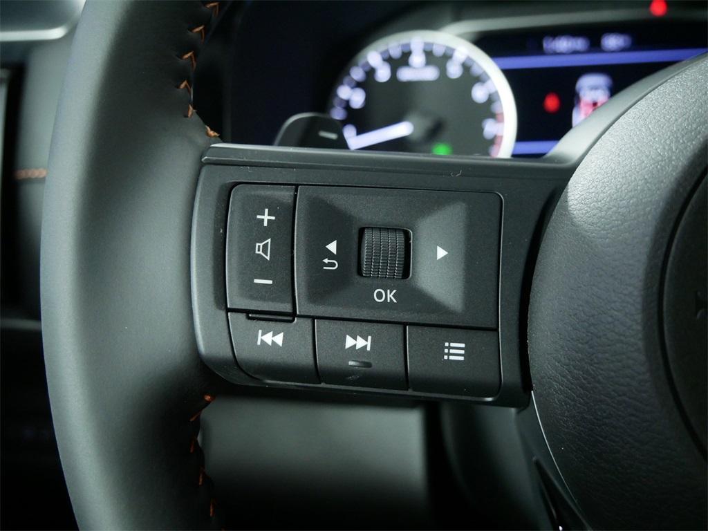 new 2025 Nissan Pathfinder car, priced at $45,652
