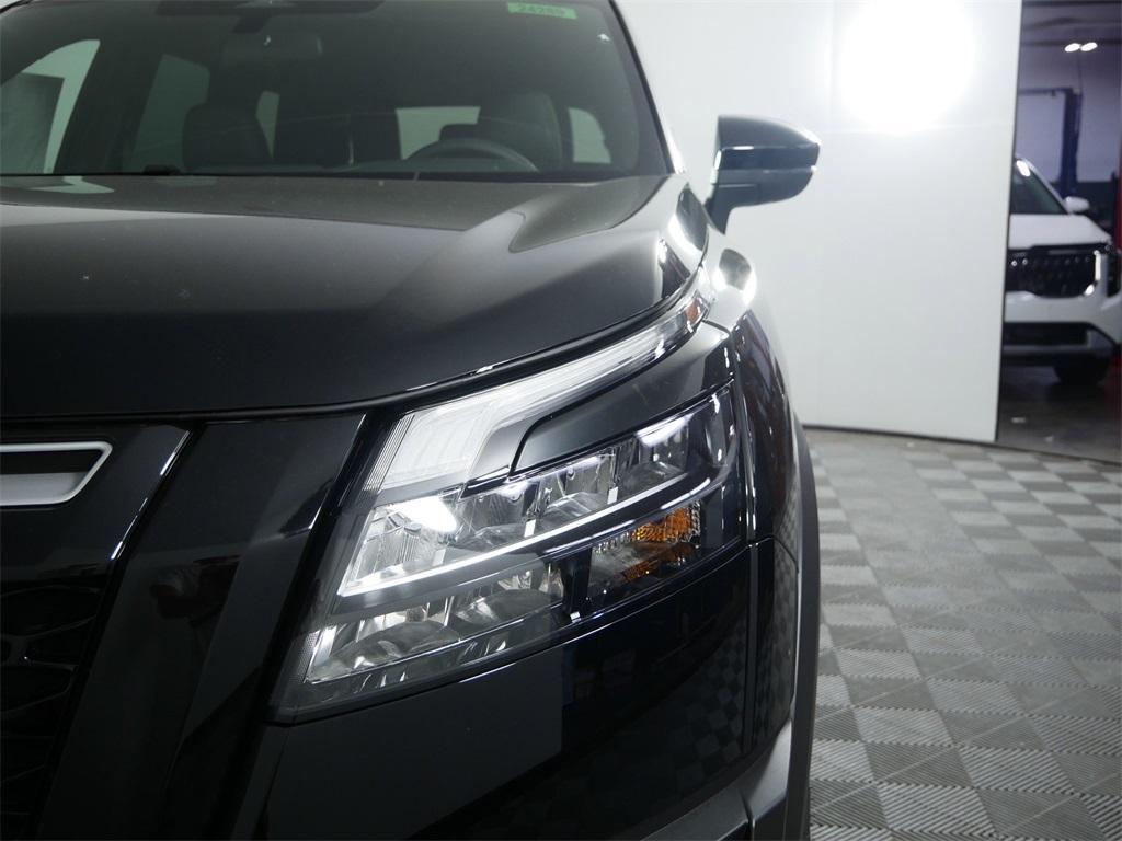 new 2025 Nissan Pathfinder car, priced at $45,652